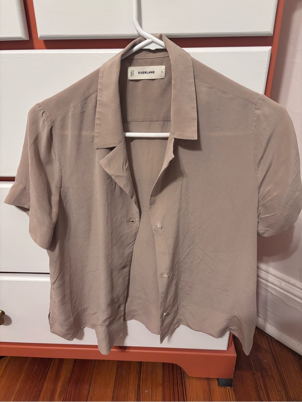 Everlane Short Sleeve Button-Down Top in Light Taupe - Picture 3 of 5
